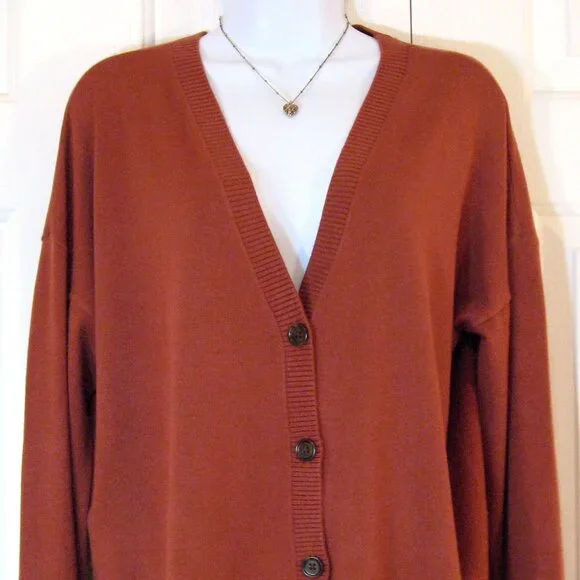 LOFT | Relaxed V-Neck Cardigan Sweater - Picture 3 of 9